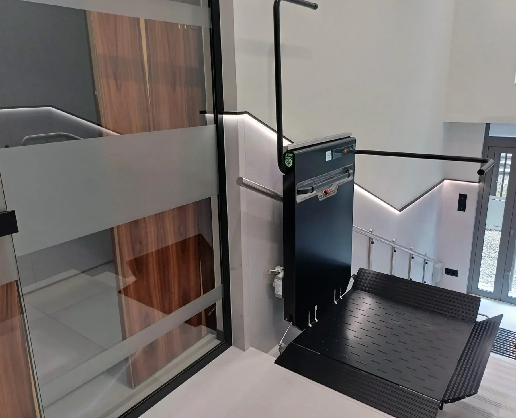 Ascendor PLK8 — platforma na tor krzywoliniowy