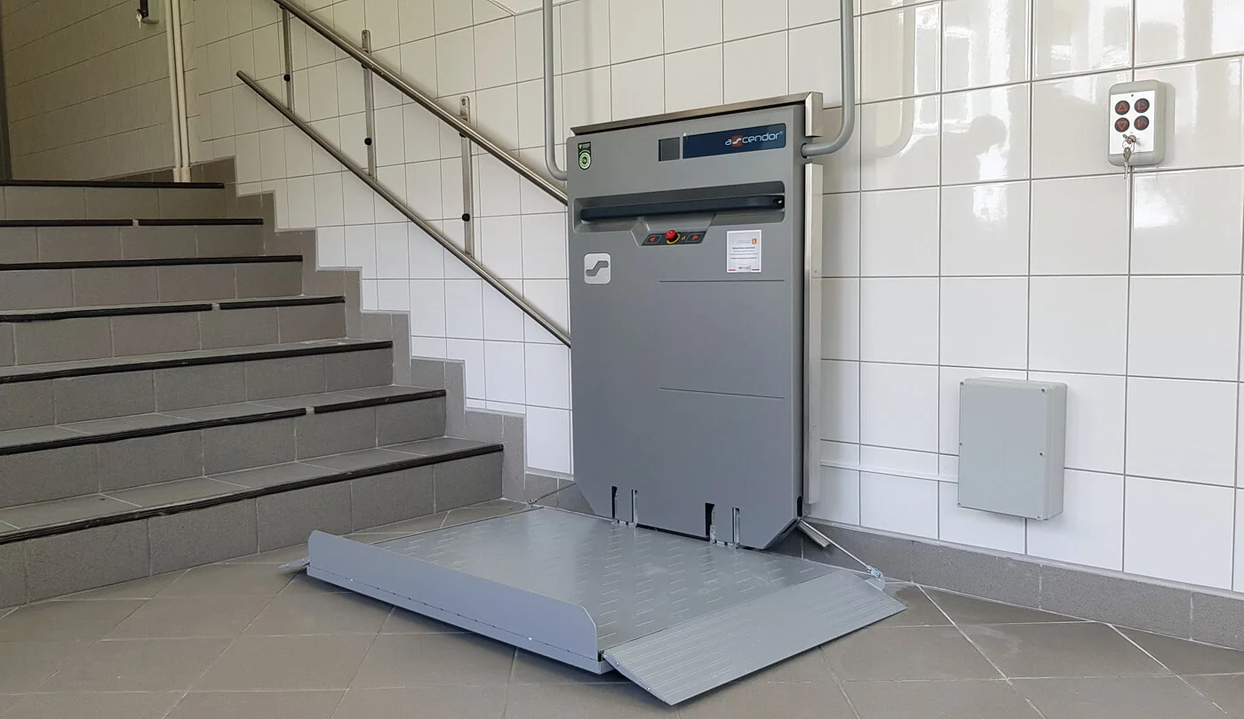 Montaż platformy schodowej PLG7 w budynku